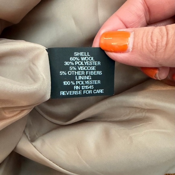 London Fog Wool Blend Mid Length Pea Coat Women’s Size XL
Color: Oatmeal Tan - Picture 4 of 10